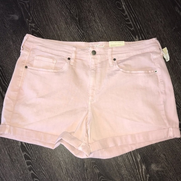 - NWT Universal Thread pink jean shorts - Picture 2 of 8